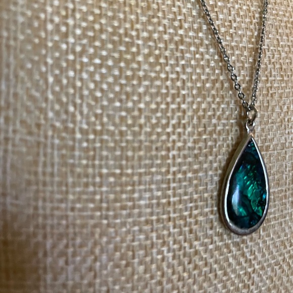 Elegant Silver and Iridescent Green Teardrop Pendant Necklace - Picture 5 of 9